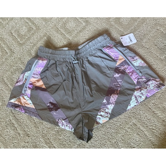 Super Rare Fully Reflective Free People Movement Shorts NWT - Picture 2 of 4